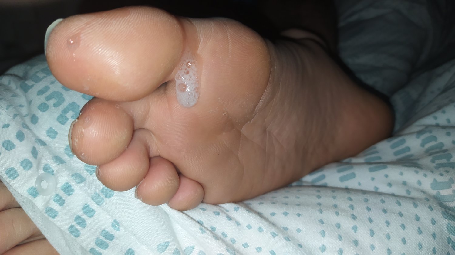 1500px x 843px - Spit on my teen boy friend's sleeping sole - Porn - EroMe