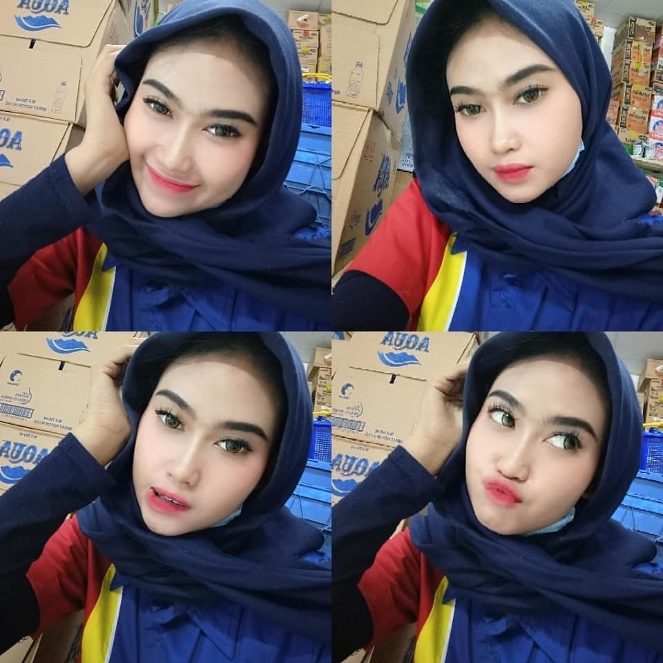 tante rania karyawan indomaret hijab cantik banget show pussy...