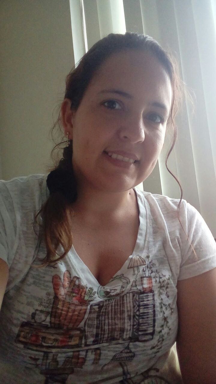Esposa cachondita curiosa en el mundo porno