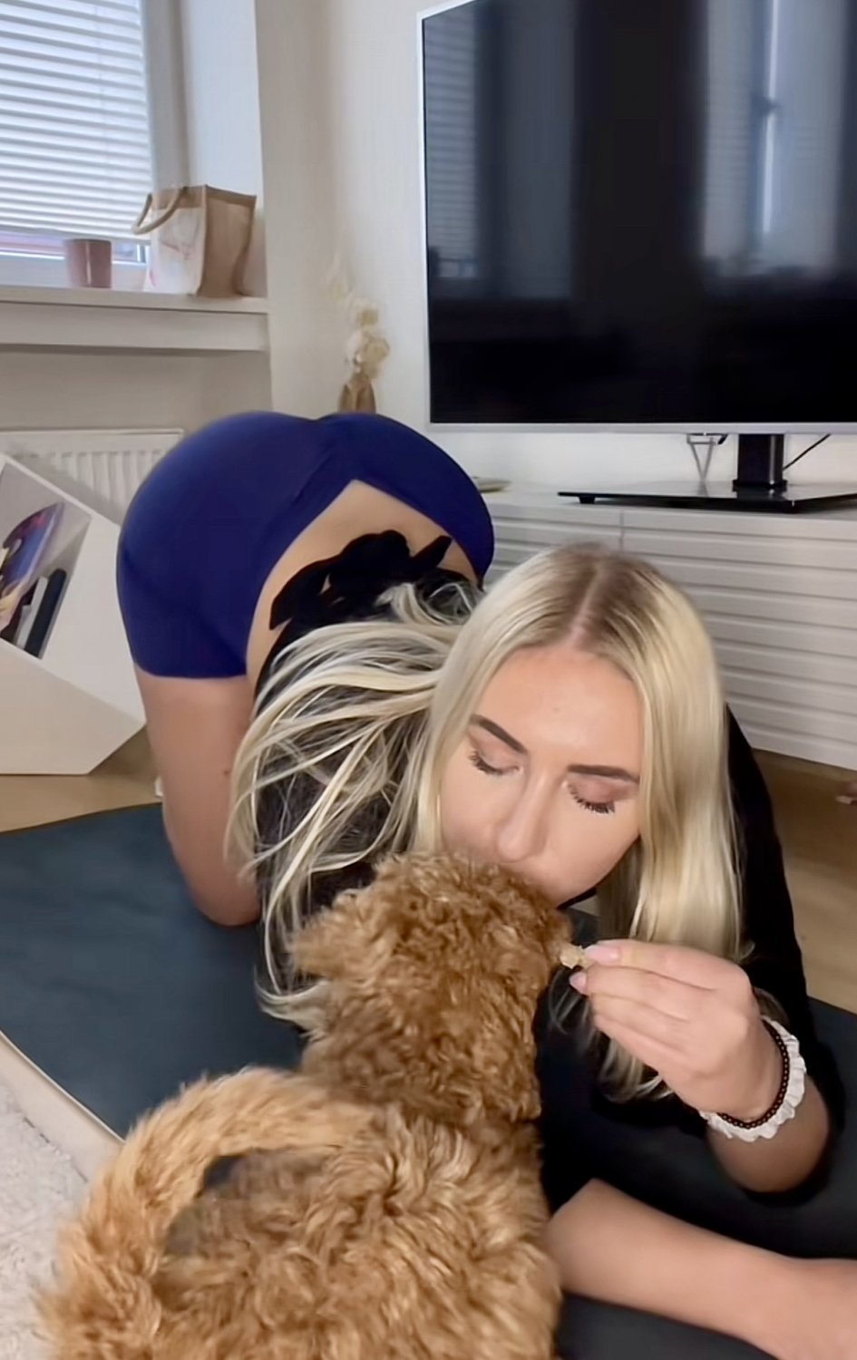 Blonde Thot #RsbFn4rb