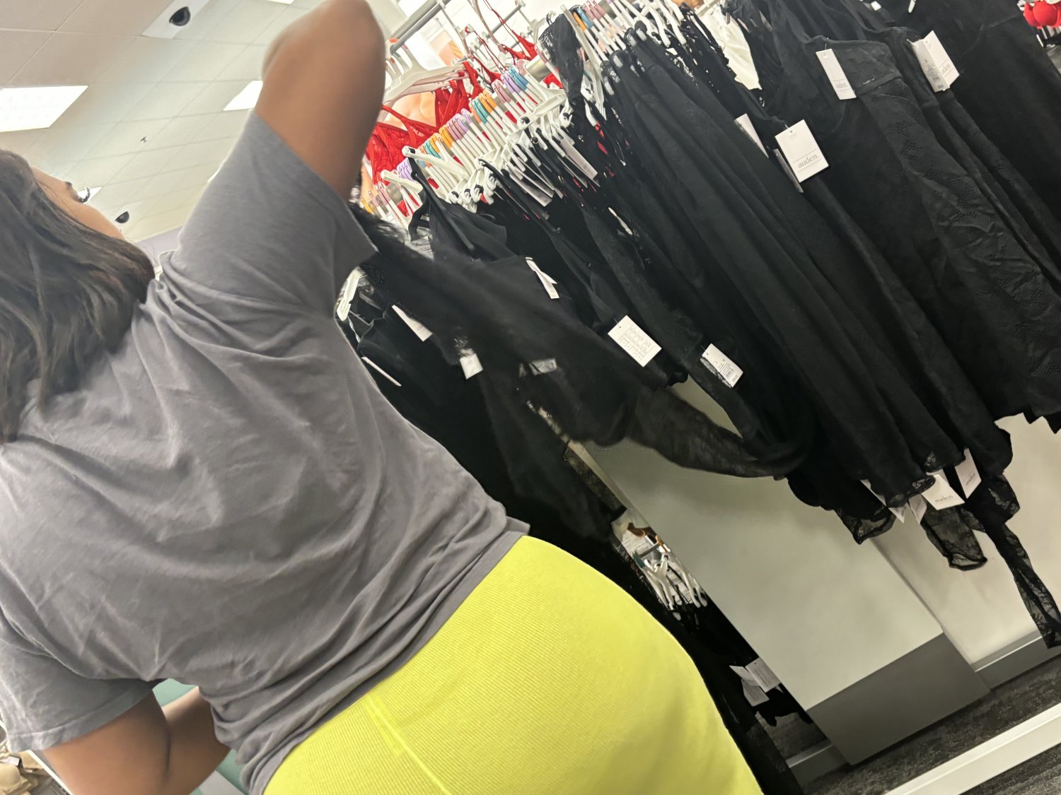 Top tier Ebony booty candid #8bZiOhYD