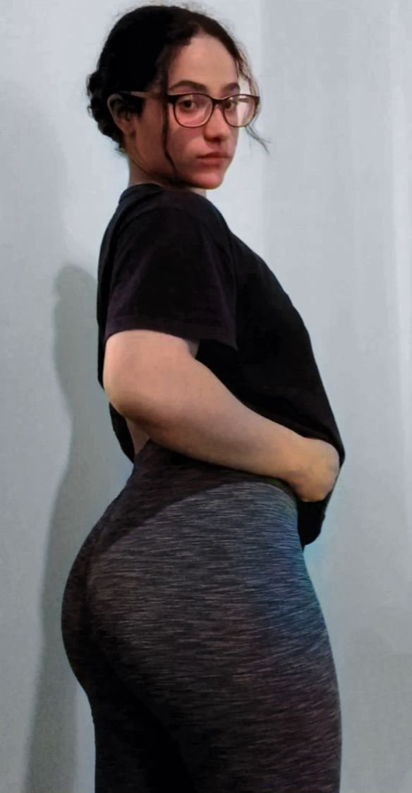 Curly haired big ass girl #Q4QpAcK4